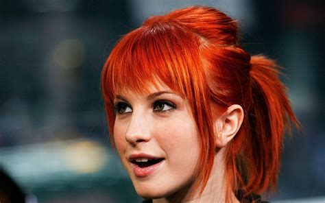 Hayley Williams Pictures Search (44 galleries)